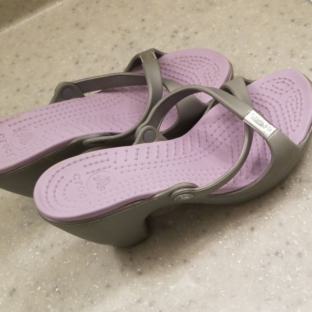 Crocs!💜Sz 8 silver heel sandals!